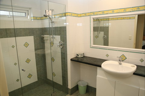 A Beach House Near Manly Two - Palm Beach Accommodation 3