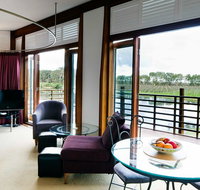 Bettenay's Lakeside Chalets and Luxury Spa Apartment - Palm Beach Accommodation