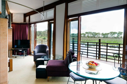 Bettenay's Lakeside Chalets And Luxury Spa Apartment - Palm Beach Accommodation 0