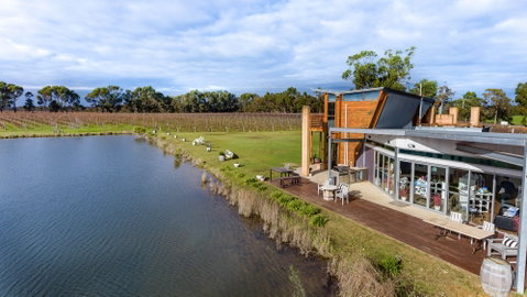 Bettenay's Lakeside Chalets And Luxury Spa Apartment - Palm Beach Accommodation 7