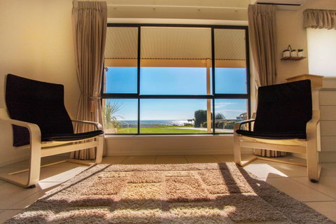 Pelican Perch Retreat - Palm Beach Accommodation 2