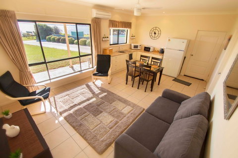 Pelican Perch Retreat - Palm Beach Accommodation 3