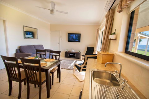 Pelican Perch Retreat - Palm Beach Accommodation 5