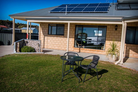 Pelican Perch Retreat - Palm Beach Accommodation 8