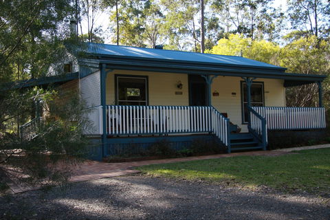 Telegraph Retreat Cottages - Palm Beach Accommodation 1