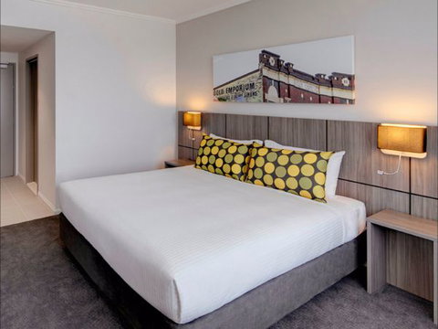 Travelodge Hotel Bankstown Sydney - Palm Beach Accommodation 1