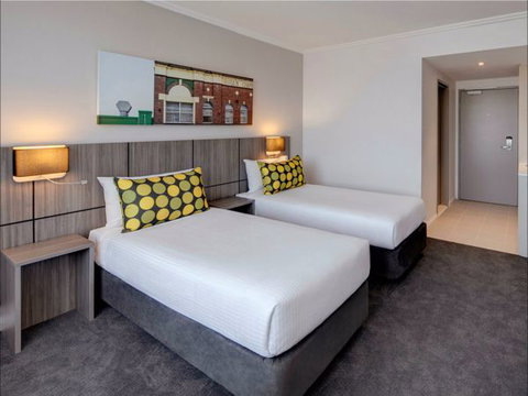 Travelodge Hotel Bankstown Sydney - Palm Beach Accommodation 2