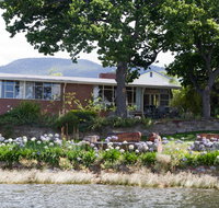 Waterside Accommodation - Derwent Hideaway - Palm Beach Accommodation