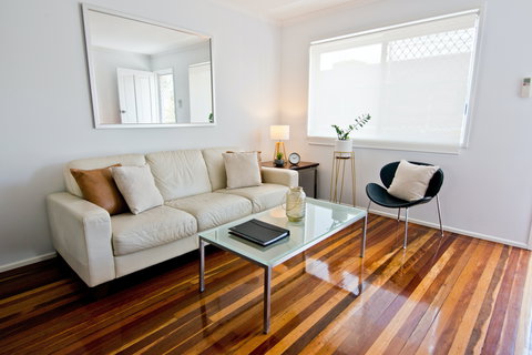 Wynnum Bayside Apartments - Palm Beach Accommodation 0