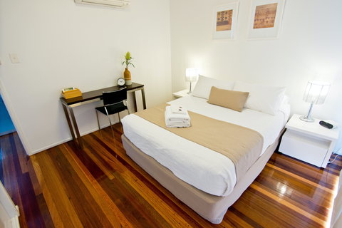 Wynnum Bayside Apartments - Palm Beach Accommodation 4