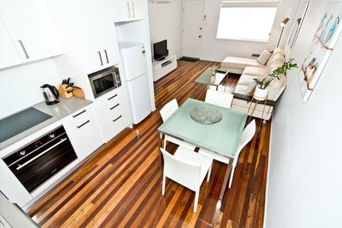 Wynnum Bayside Apartments - Palm Beach Accommodation 6