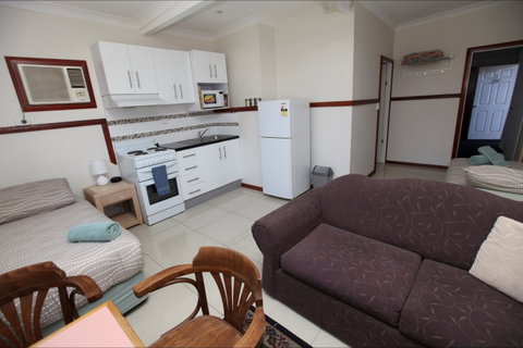 Across Country Motor Inn And Serviced Apartments - Palm Beach Accommodation 1