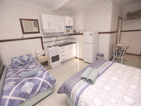Across Country Motor Inn And Serviced Apartments - Palm Beach Accommodation 3