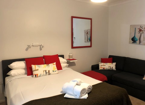 Canberra Short Term And Holiday Accommodation - Palm Beach Accommodation 3