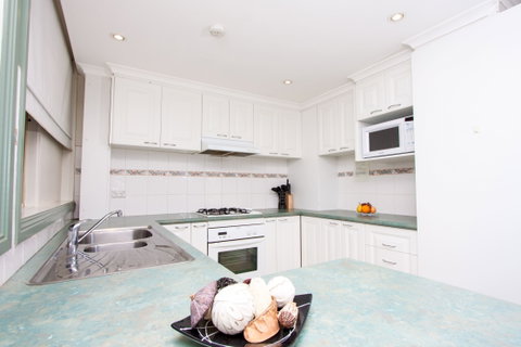 Canberra Short Term And Holiday Accommodation - Palm Beach Accommodation 4
