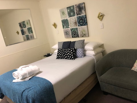 Canberra Short Term And Holiday Accommodation - Palm Beach Accommodation 7