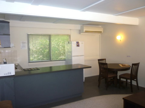Canberra Short Term And Holiday Accommodation - Palm Beach Accommodation 9