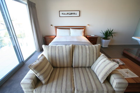 Captains At The Bay - Palm Beach Accommodation 1