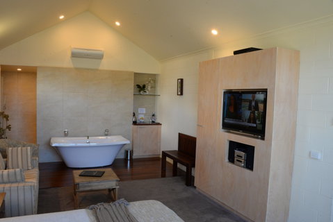 Captains At The Bay - Palm Beach Accommodation 3