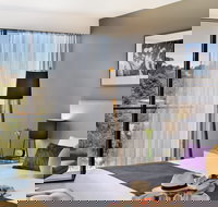 East Hotel  Apartments - Palm Beach Accommodation