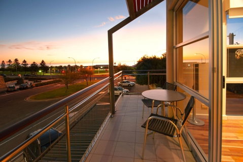 Semaphore Blue Apartments - Palm Beach Accommodation 1