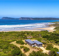 Cloudy Bay Beach House - Palm Beach Accommodation
