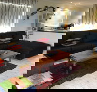 Flutterby's Beach Retreat Preston Beach - Palm Beach Accommodation