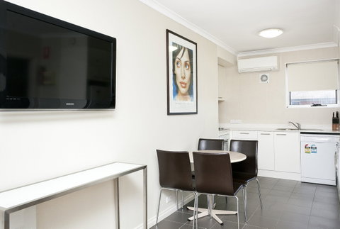 Forrest Hotel And Apartments - Palm Beach Accommodation 1