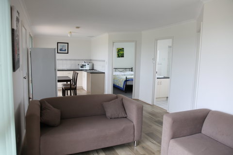 Tarnasey Farm - Bump's Barn - Palm Beach Accommodation 2