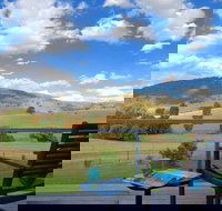 Adelong Valley Farm Stays - Moorallie Cottage - Palm Beach Accommodation