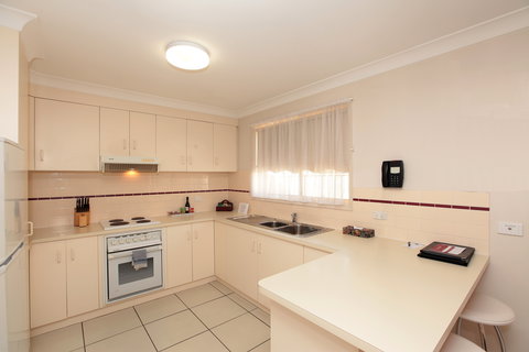 Best Western Ambassador Motor Inn And Apartments - Palm Beach Accommodation 2