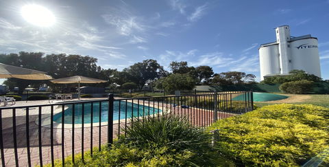 Elliston Caravan Park - Palm Beach Accommodation 0
