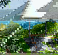 Island Villas and Apartments - Palm Beach Accommodation