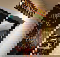 Walshs Hotel - Palm Beach Accommodation