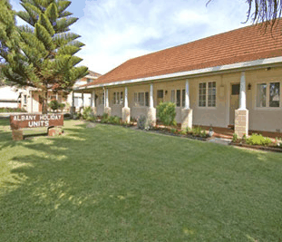 Albany Holiday Units - Palm Beach Accommodation 0