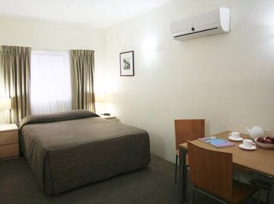 Club Motel - Palm Beach Accommodation 5