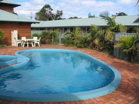 Tree Top Walk Motel - Palm Beach Accommodation 2