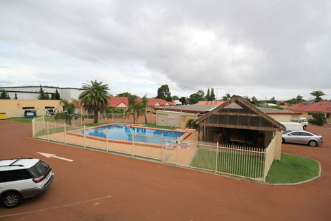 Bunbury Serviced Apartments - Palm Beach Accommodation 2