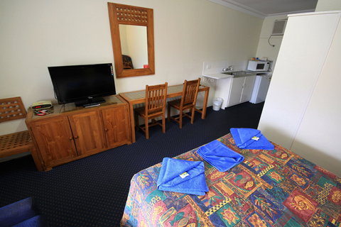 Bunbury Serviced Apartments - Palm Beach Accommodation 4