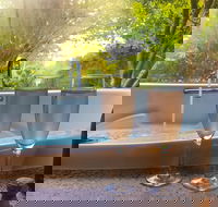 Adelaide Hills Retreats - The Nest - Palm Beach Accommodation