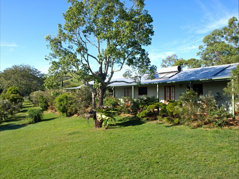 Amamoor Lodge - Palm Beach Accommodation 1
