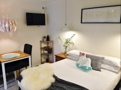 Canberra Furnished Accommodation - Palm Beach Accommodation 1