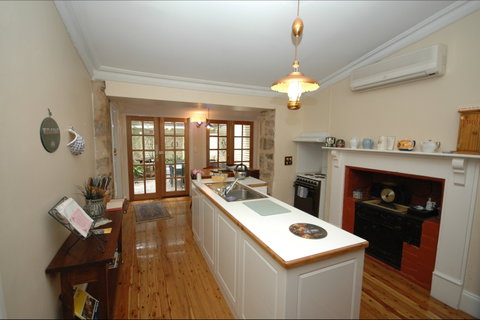 Clare Valley Heritage Retreat - Wishing Well Cottage - Palm Beach Accommodation 0