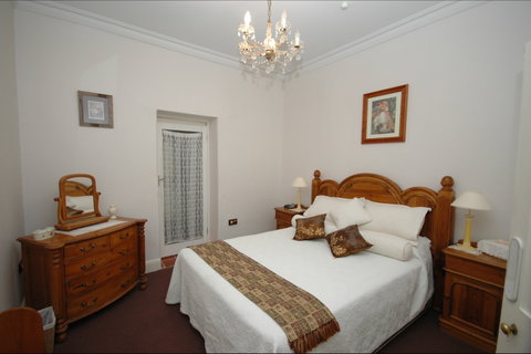 Clare Valley Heritage Retreat - Wishing Well Cottage - Palm Beach Accommodation 1