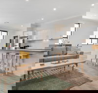 Crooked Lane - Palm Beach Accommodation