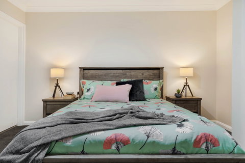 Crooked Lane - Palm Beach Accommodation 1