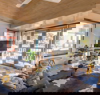 dlux  escape  Lorne - Palm Beach Accommodation