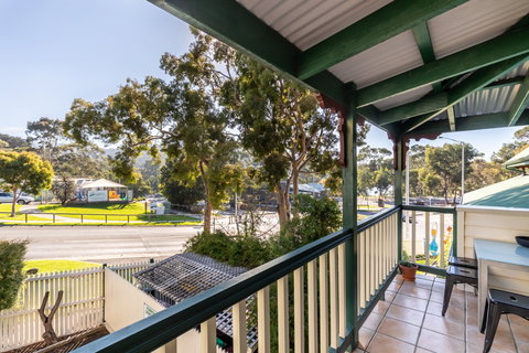 Dlux + Escape @ Lorne - Palm Beach Accommodation 2