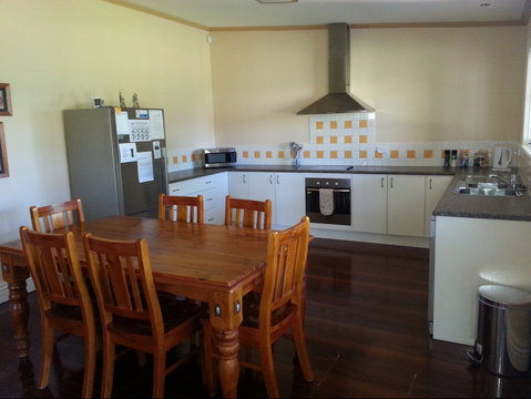 Phoenix Cottage - Palm Beach Accommodation 0