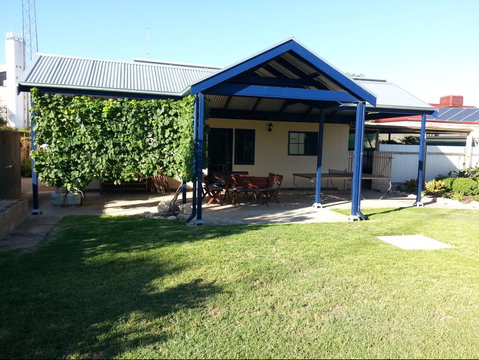 Phoenix Cottage - Palm Beach Accommodation 2